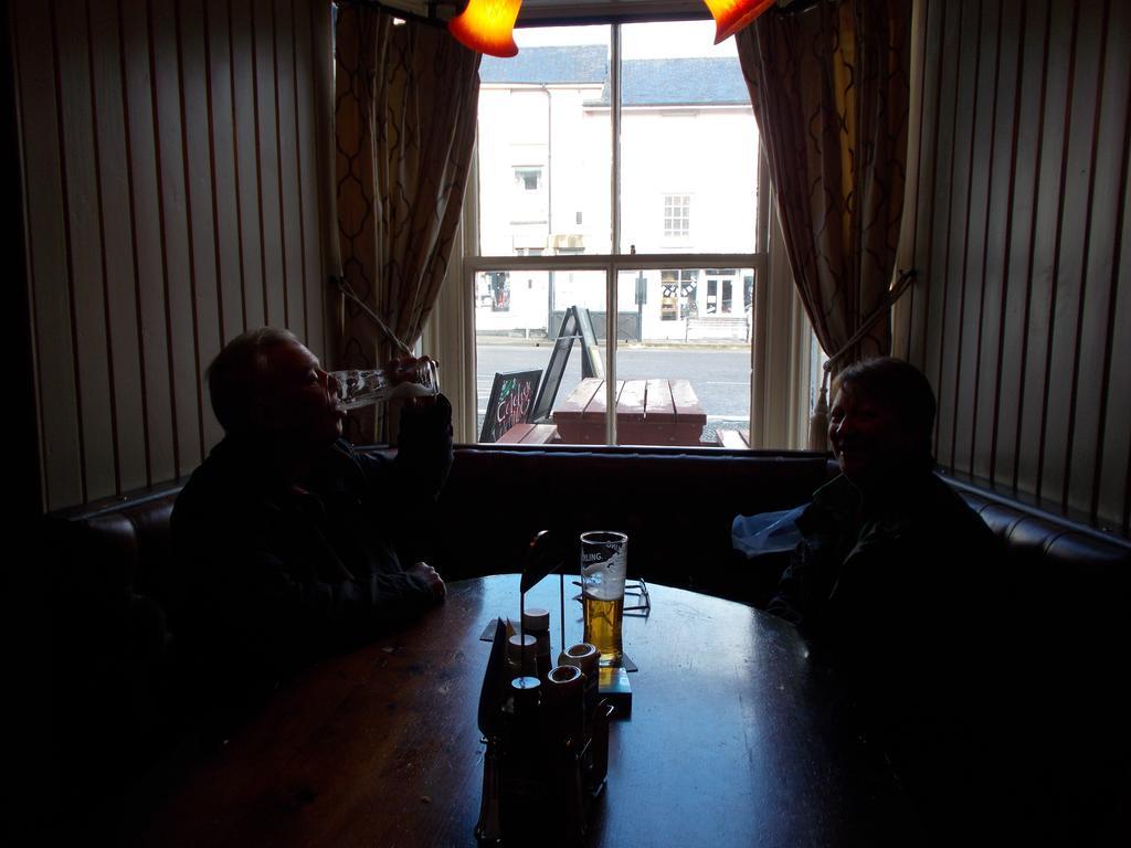 The White Lion Hotel Machynlleth Luaran gambar