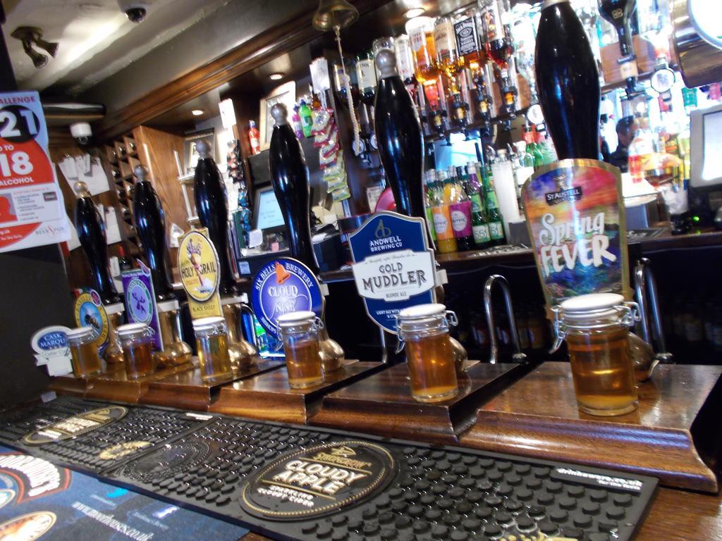 The White Lion Hotel Machynlleth Luaran gambar
